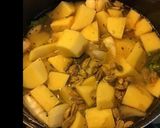 Une image de l'étape 1 de Purée de pommes de terre et courgettes à l ail et cardamome.
