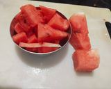 वाटरमेलन मिल्क शेक (Watermelon Milk Shake recipe in hindi) रेसिपी चरण 2 फोटो