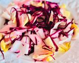 Hình bước làm 3 của món Salad Rau Diếp Xoăn, Bắp Cải Tím & Ức Gà Áp Chảo