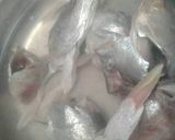 Foto del paso 1 de la receta: Sopa con cabezas de pescado
