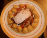 Foto del paso 8 de la receta: Bondiola de cerdo en colchón de morones y cebollas caramelizadas y papas noisettes