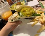 Foto del paso 7 de la receta: Wrap con pollo, champiñones, espinaca, guacamole y papas a la francesa ✨