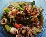 Foto langkah ke 4 dari resep Cah brokoli cumi.