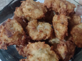 Lomito de armado sobre colchón de cebolla acompañado de torrejas mixtas