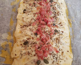 Foto del paso 7 de la receta: Hojaldre con queso de cabra, membrillo, jamón y semillas
