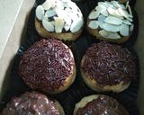 Foto langkah ke 6 dari resep Donat Hias untuk Jualan (NO ulen).