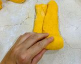 Hình bước làm 7 của món Vào bếp cùng con: bánh mì sandwich gấc sữa tươi