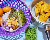 Foto langkah ke 1 dari resep PGBA42 Tahu coklat kuah kuning ditemani telur dan kacang panjang.