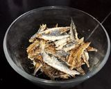 Foto langkah ke 2 dari resep Ikan asin cabe ijo.