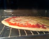Foto langkah ke 6 dari resep Pizza Keju Mudah & Enak.