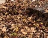 Foto langkah ke 2 dari resep Cranberry Pistachio Energy Bites.