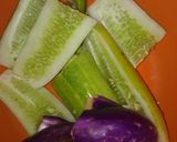 Foto langkah ke 1 dari resep Pecak timun dan terong.