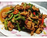 รูปขั้นตอนการทำที่ 3 ของ ผัดพริกแกงหมูใส่ถั่วฝักยาว