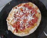 झटपट चपाती पासून फ्रँकी (Chapati Frankie Recipe In Marathi) रेसिपी स्टेप 5 फोटो 