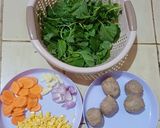 Foto langkah ke 1 dari resep Sayur Bayam Bakso Daging Bening.
