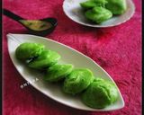 A picture of step 4 of Palak Semolina Idli.
