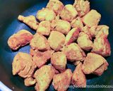 Foto del passaggio 5 della ricetta Pollo con Curcuma e Yogurt Greco