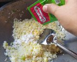 Foto langkah ke 3 dari resep Nasi goreng Mentega Telur.