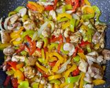 صورة لخطوة 5 من وصفة 🍗 دجاج الفلفل الألوان ولا أسهل سريعة التحضير