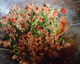 รูปขั้นตอนการทำที่ 3 ของ กะเพราหมูสับไข่ดาว แคร์หมูชวนหิว ติดตามได้ที่ยูทูป แคร์จันตนา 🤍