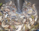 Foto del paso 2 de la receta: Crema de portobellos con espárragos, ajos y mejillones