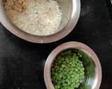 A picture of step 1 of Matar rice.