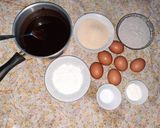 Foto langkah ke 1 dari resep Bolu Ketan Hitam Coklat Keju Lembut.