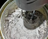 Foto langkah ke 4 dari resep Bolu kukus ketan Item.