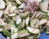 รูปขั้นตอนการทำที่ 2 ของ เมนูผักในรั้วบ้าน ผัดมะเขือใส่หมู🍲