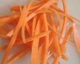 A picture of step 3 of Spicy Raw Papaya Salad.