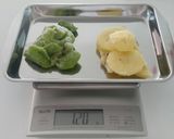 รูปขั้นตอนการทำที่ 1 ของ Double kiwi smoothie