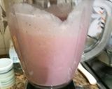 Foto del paso 2 de la receta Jugo de papaya, fresas y leche