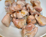 A picture of step 3 of (Oyakodon) Japanese Chicken and Egg Rice Bowl.