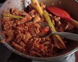 Foto langkah ke 3 dari resep Tumis daging mercon.
