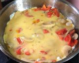 Gambar langkah 4 resipi Farmer Scramble Egg - Cendawan Butang & Capsicum Merah.