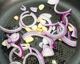Foto del paso 4 de la receta: Codillo asado con trigueros y setas