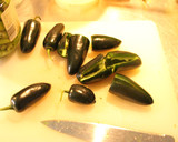 Foto del paso 4 de la receta: Ajíes bien picantes, jalapeños y habaneros en vinagre y sal