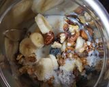 A picture of step 1 of Banana walnut Milkshake.