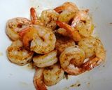รูปขั้นตอนการทำที่ 2 ของ กุ้งผัดครีมซอส