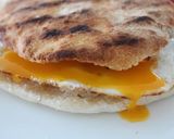Foto del paso 2 de la receta: Sándwich en pan de pizza