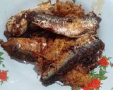 Foto langkah ke 4 dari resep Ikan sarden goreng saus pedas.