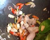 Foto langkah ke 4 dari resep Tumis labu siam udang.
