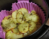 Foto del paso 4 de la receta: Merluza con patatas en airfryer