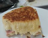 Foto del paso 8 de la receta: Sándwich🥪de salchichón de cerdo🥓y queso🧀en pan🍞casero de ajo🍖y finas hierbas🥐🌿🧄