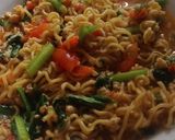 Foto langkah ke 3 dari resep Mie nyemek Indomie goreng praktis.