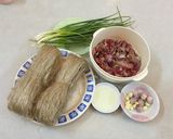 Hình bước làm 1 của món Lòng Gà Xào Miến Khô