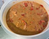 Une image de l'étape 19 de Poulet aux cacahuètes, carottes, tomates et épices.