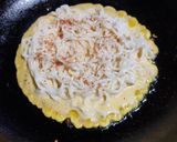 A picture of step 3 of Noodles Omelette.