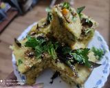 A picture of step 4 of Spinach corn khaman dhokla.