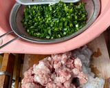 รูปขั้นตอนการทำที่ 1 ของ ขลุ่ยกุ่ยช่ายเห็ดหอมหมูกุ้ง🍤🥩Long Spring Roll with minced Pork and Shrimp cooked with Chive and mushroom🍄